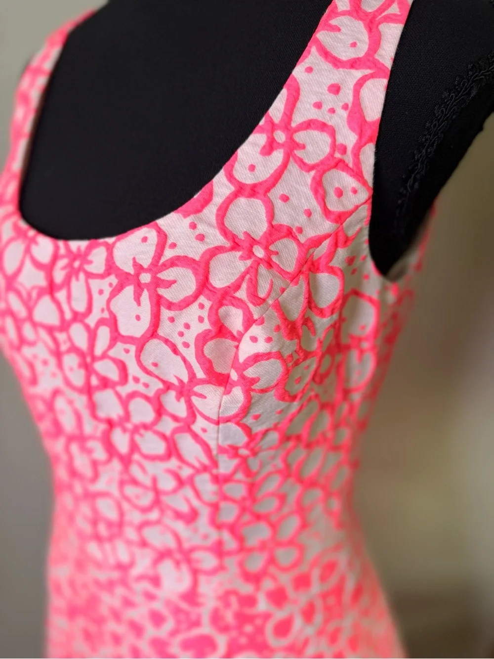Lilly Pulitzer Neon Pink White Floral Embroidered Sleeveless Shift Dress Size 6 - Picture 6 of 12